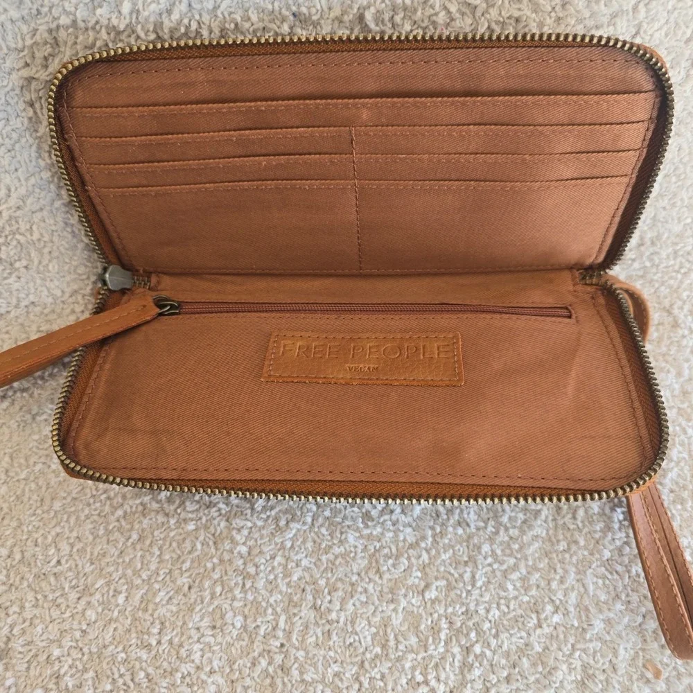 Free People Wallet Brown Vegan‎ Leather Wristlet Strap Zip Closer Clutch NWT